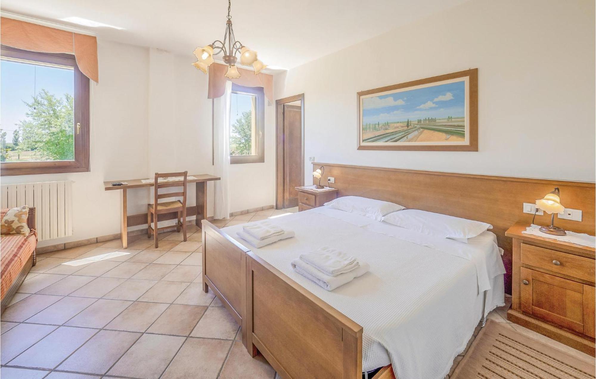 Awesome Home In Ariano Nel Polesine With Kitchen San Basilio Екстериор снимка