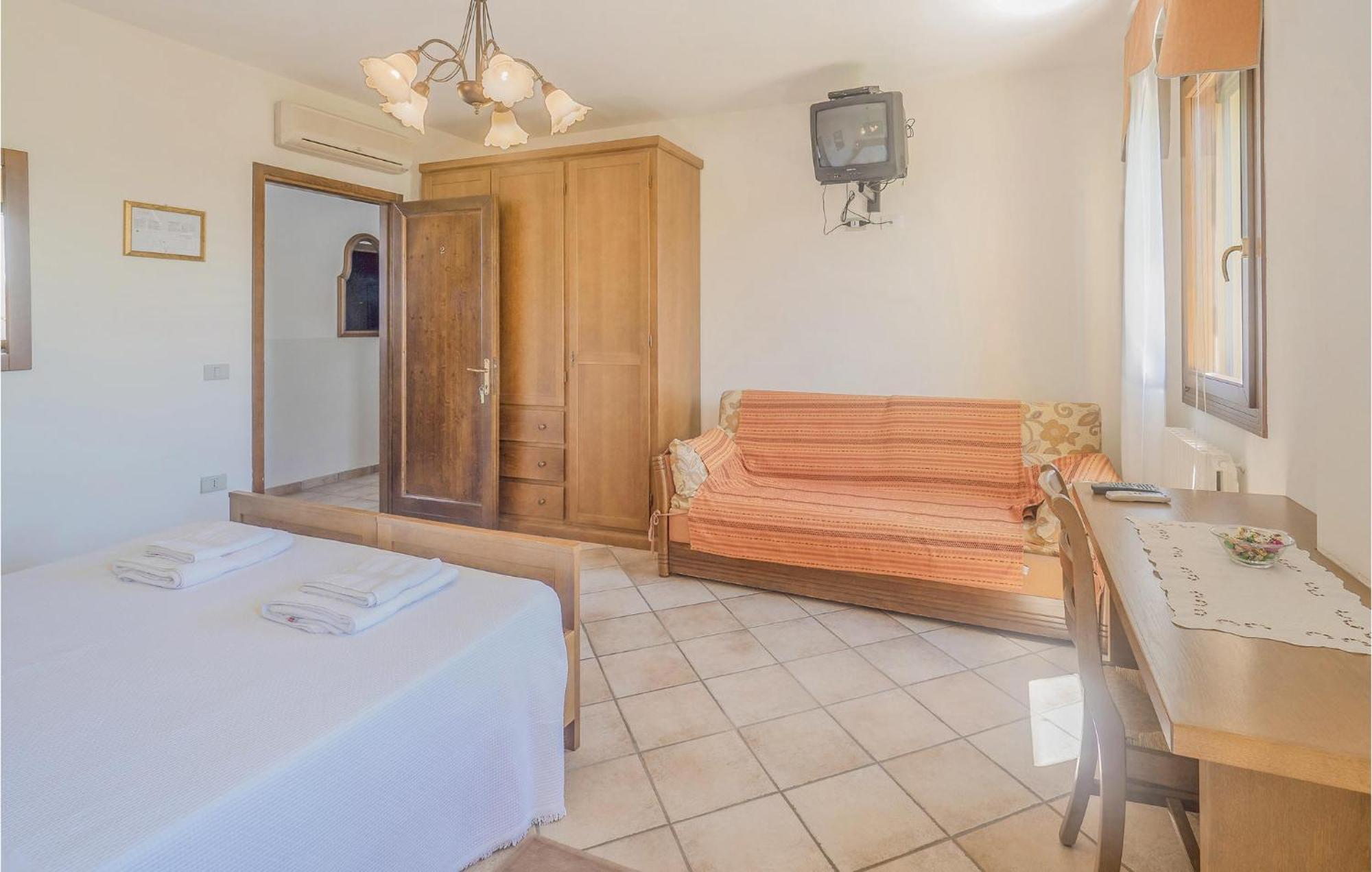 Awesome Home In Ariano Nel Polesine With Kitchen San Basilio Екстериор снимка