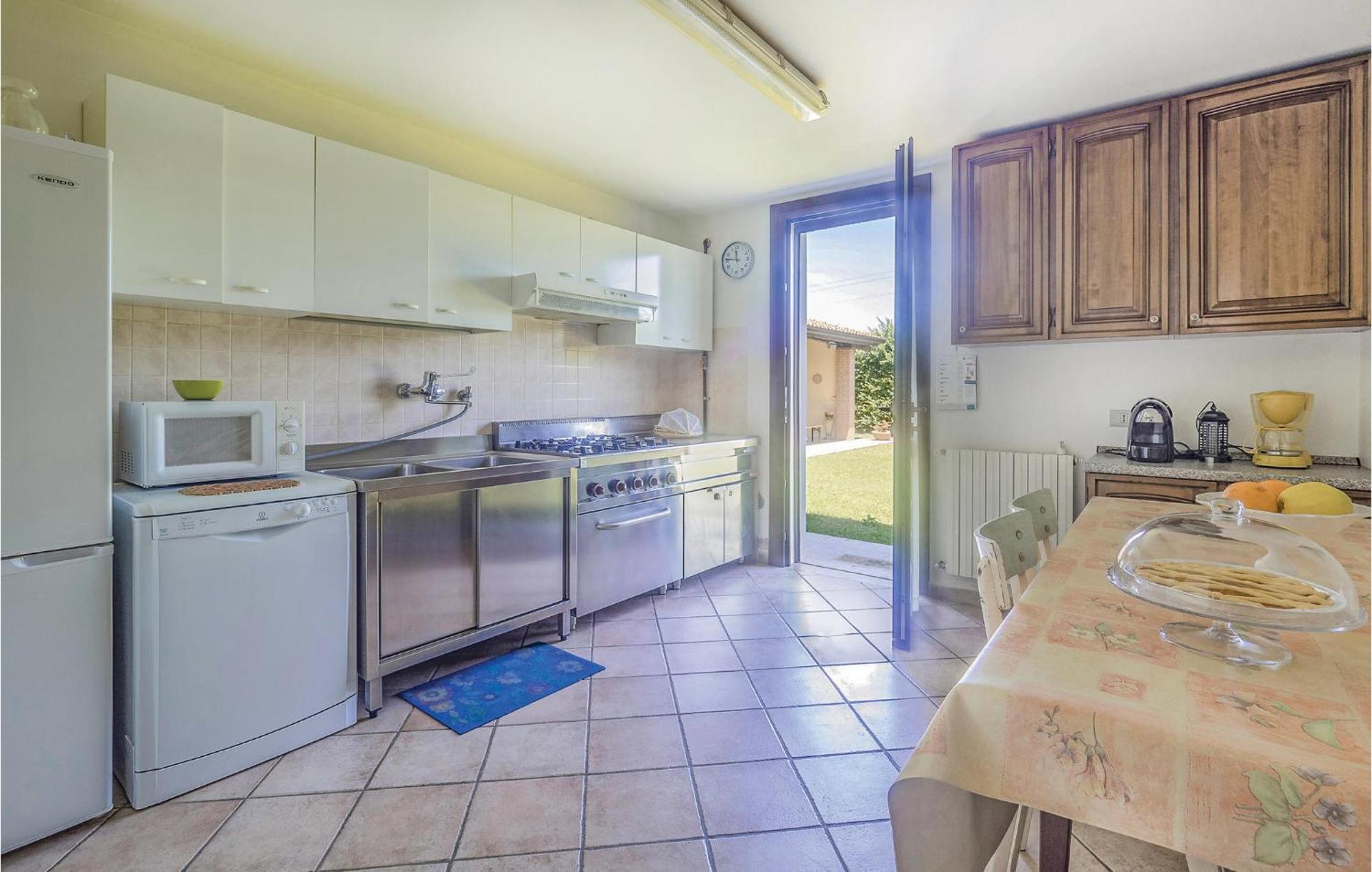 Awesome Home In Ariano Nel Polesine With Kitchen San Basilio Екстериор снимка