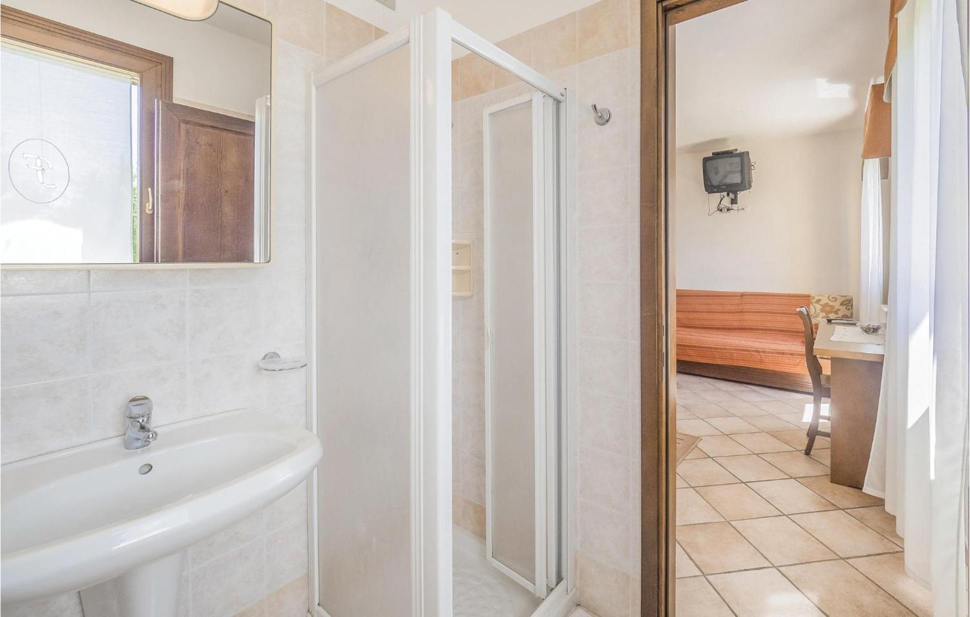 Awesome Home In Ariano Nel Polesine With Kitchen San Basilio Екстериор снимка